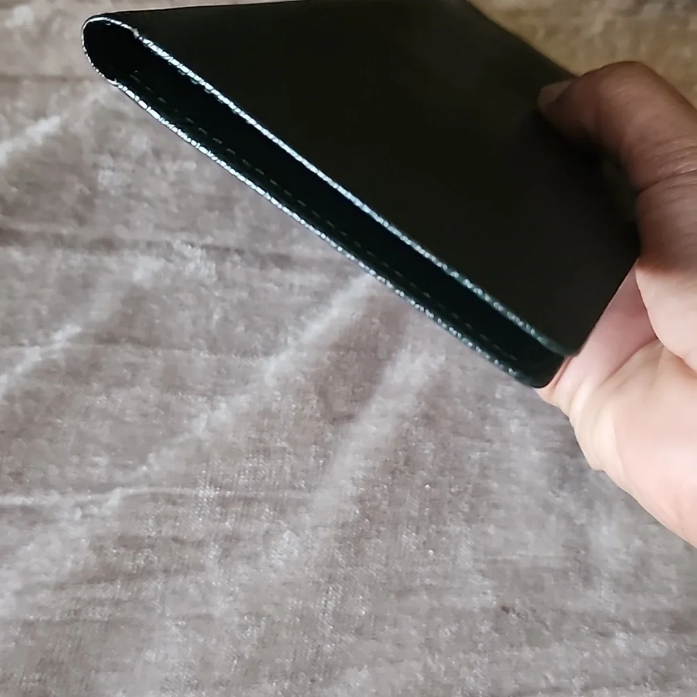 Authentic Green Louis Vuitton Taiga Wallet - Picture 5 of 10